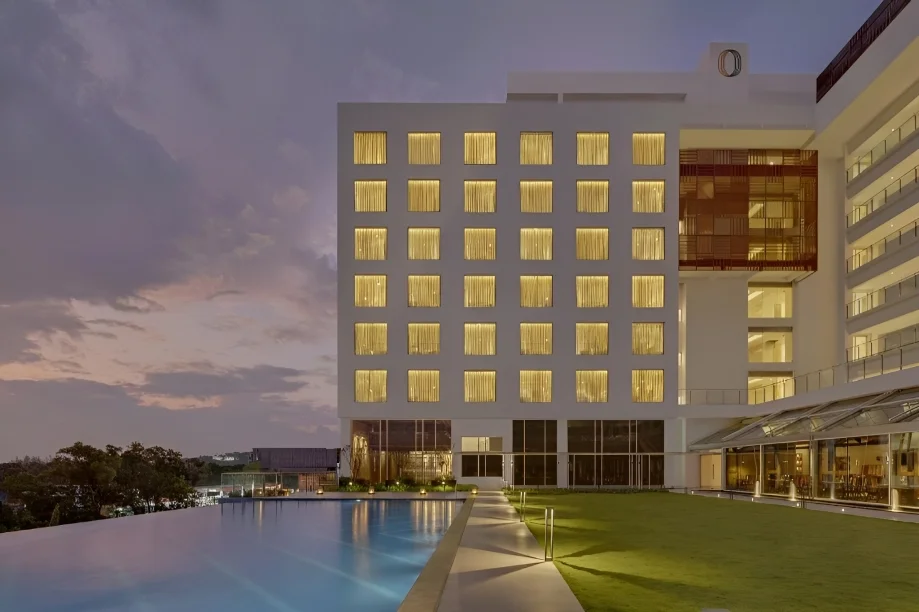 A image of O by Tamara